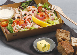 Salat med skalldyr og sitron, brød på siden. Foto