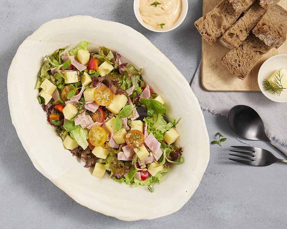 Salat med ost og skinke - buffet